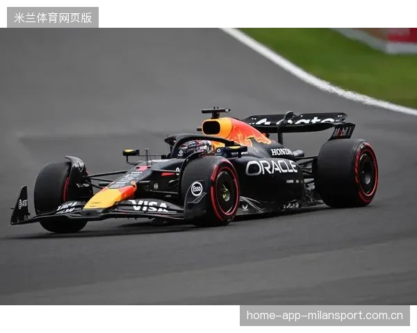 F1冲刺赛混战不断，极速对决引爆全场！